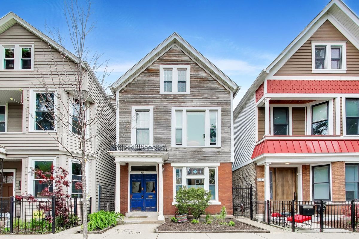3243 Hoyne Avenue, Chicago, IL 60618