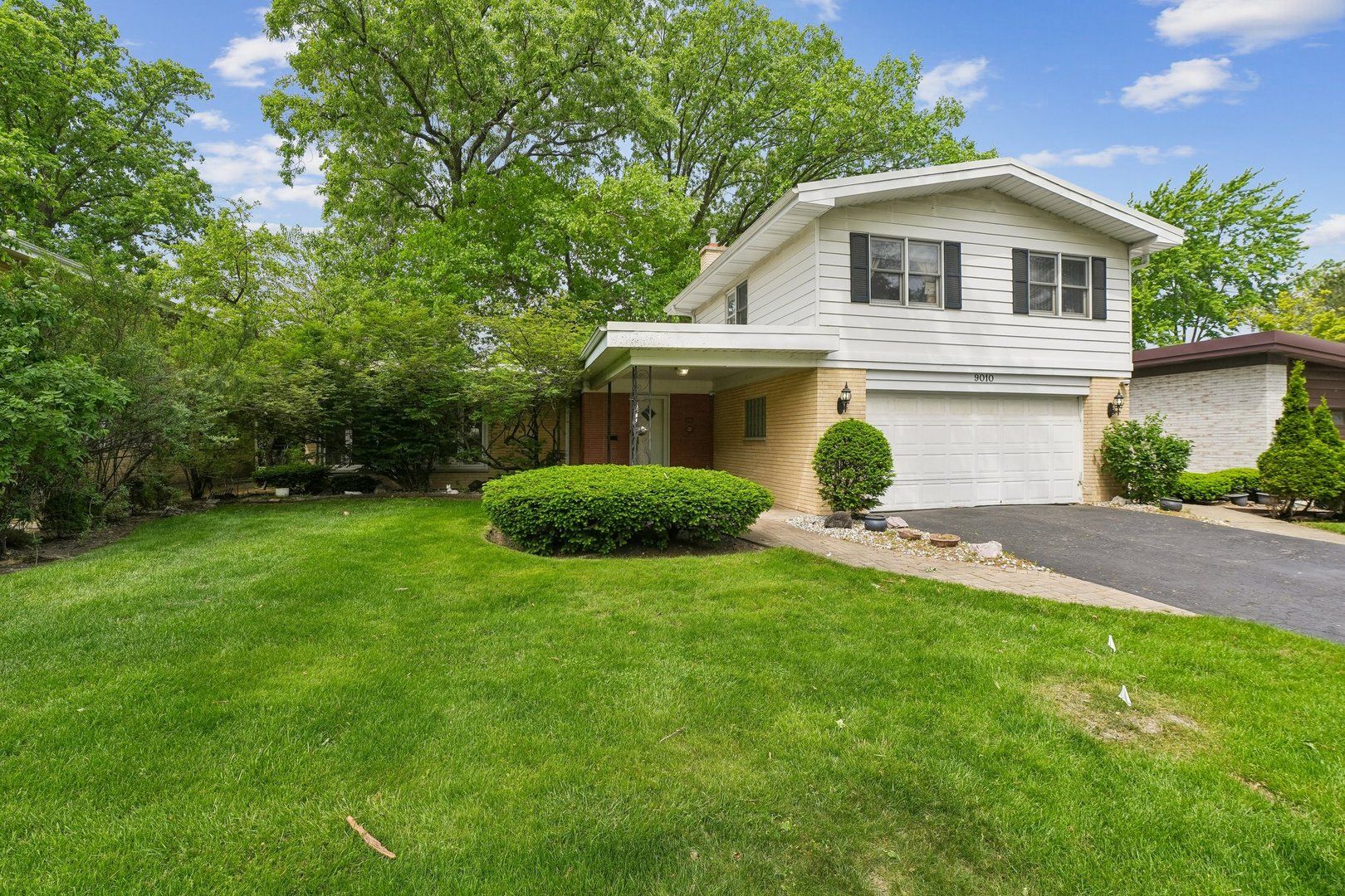 9010 Pottawattami Drive — Skokie, IL 60076
