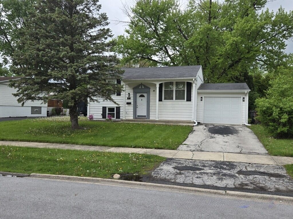 40 Sycamore Lane, Glenwood, IL 60425