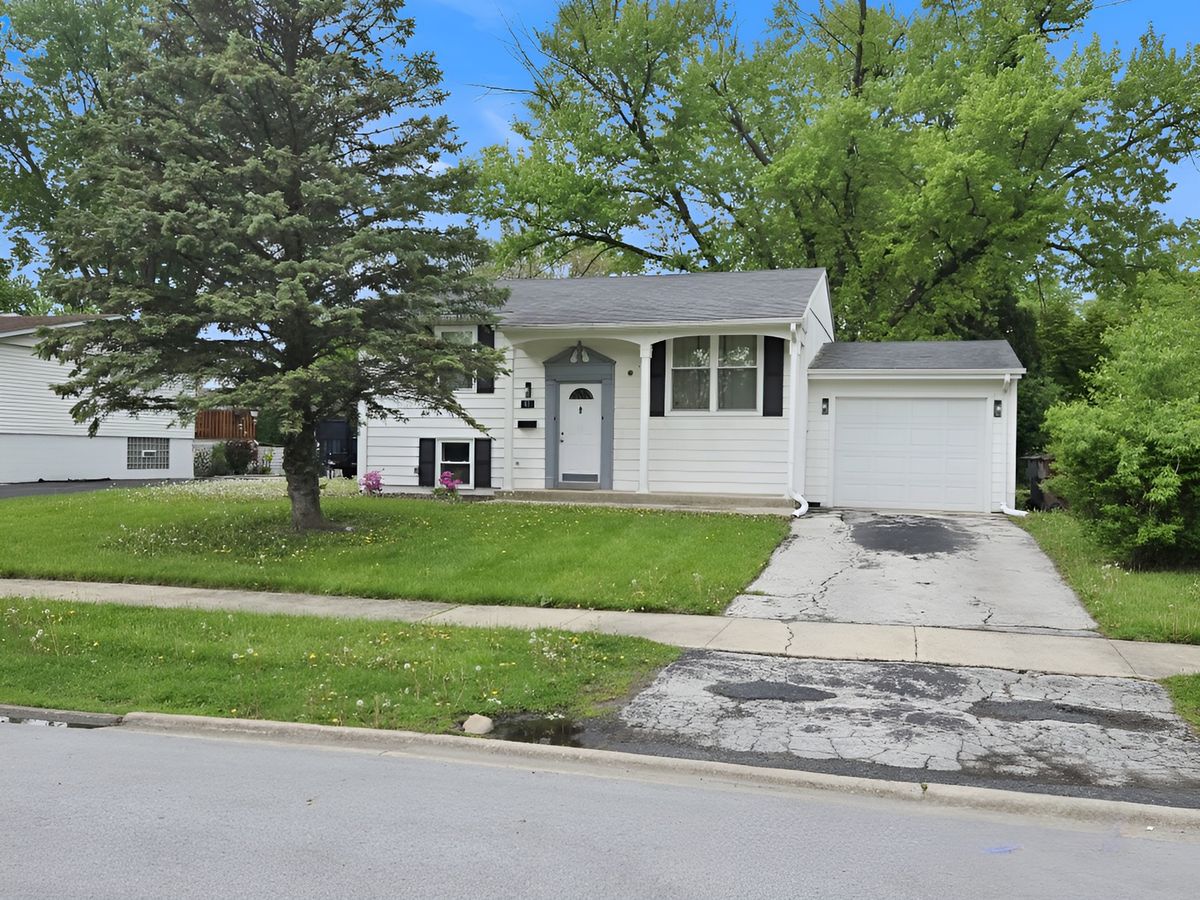 40 S Sycamore Lane, Glenwood, IL 60425