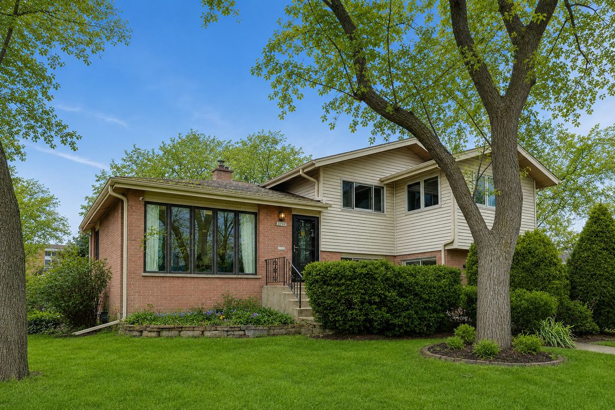 2506 Allison Court, Glenview, IL 60025