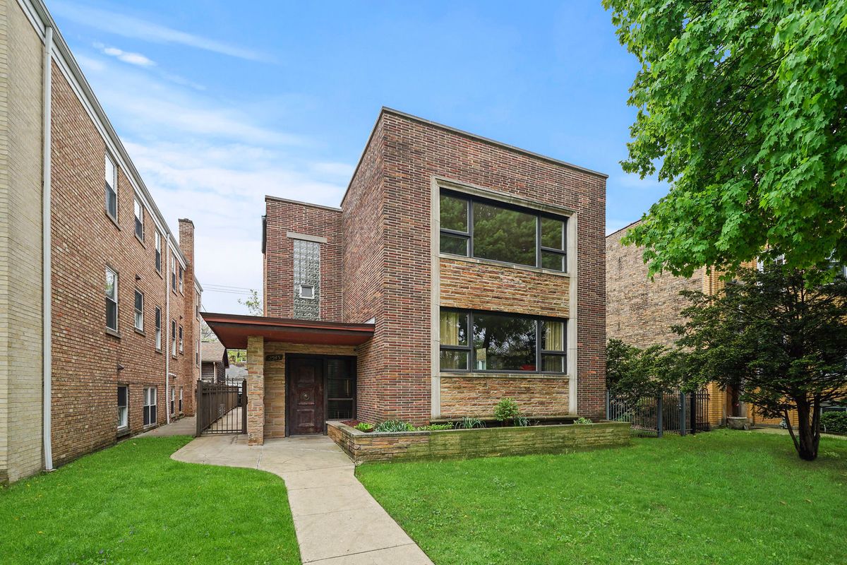 2545 Lunt Avenue #1, Chicago, IL 60645