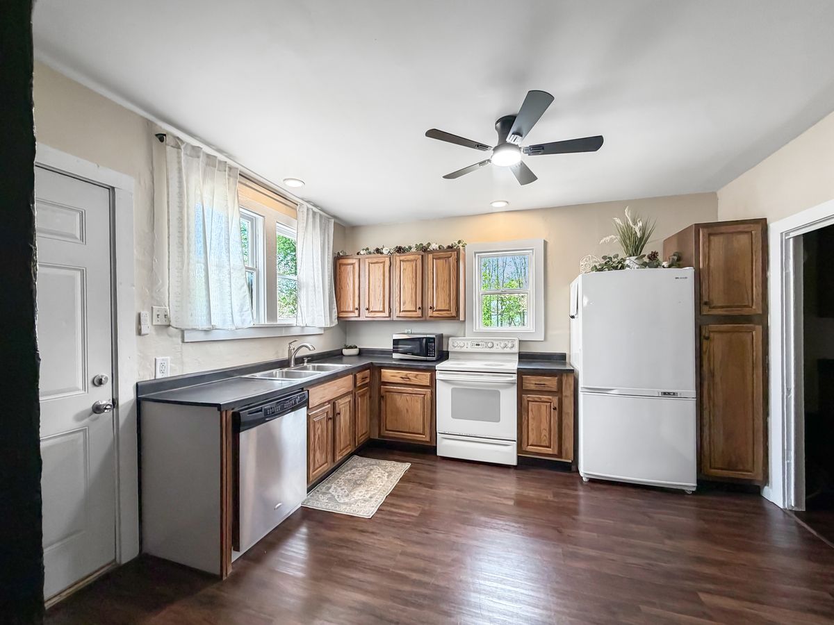 922 E Shawnee Street, Freeport, IL 61032