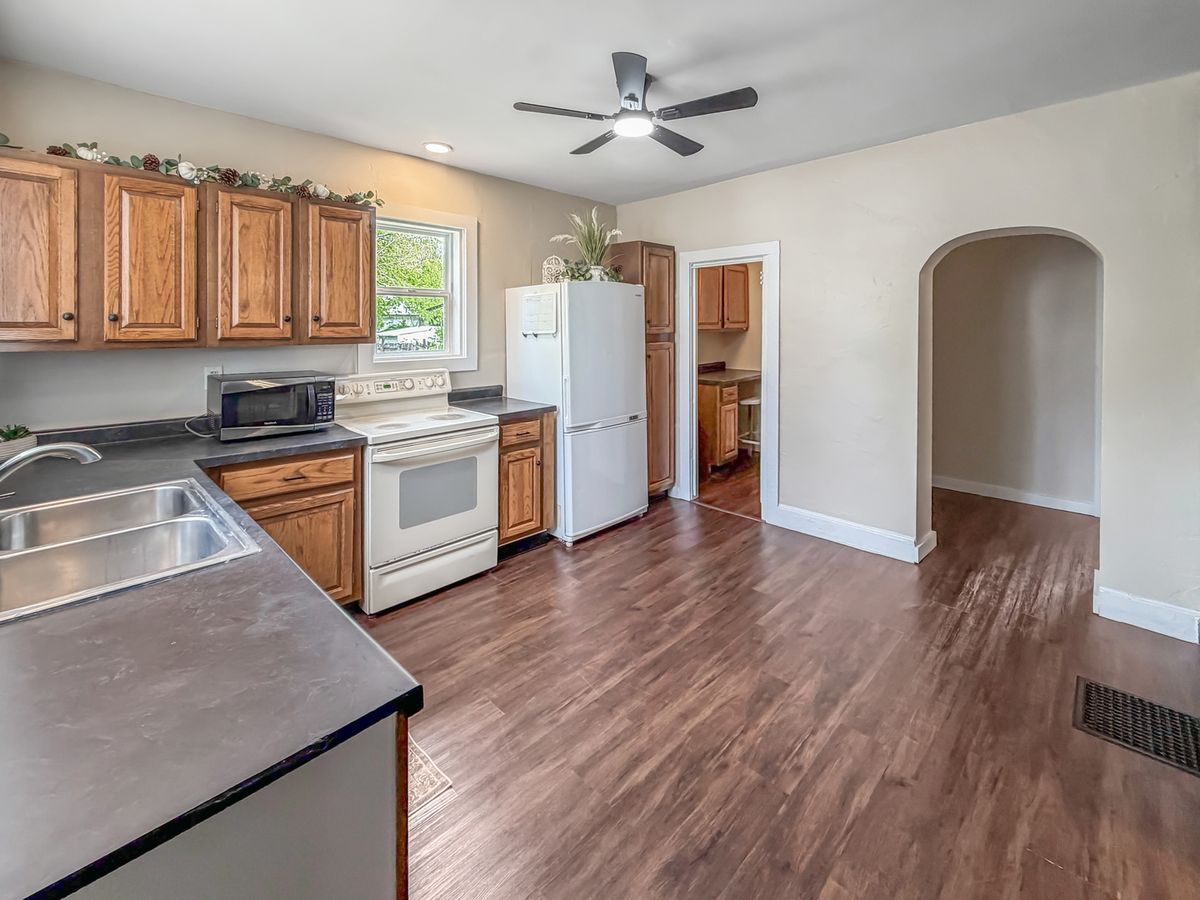 922 E Shawnee Street, Freeport, IL 61032
