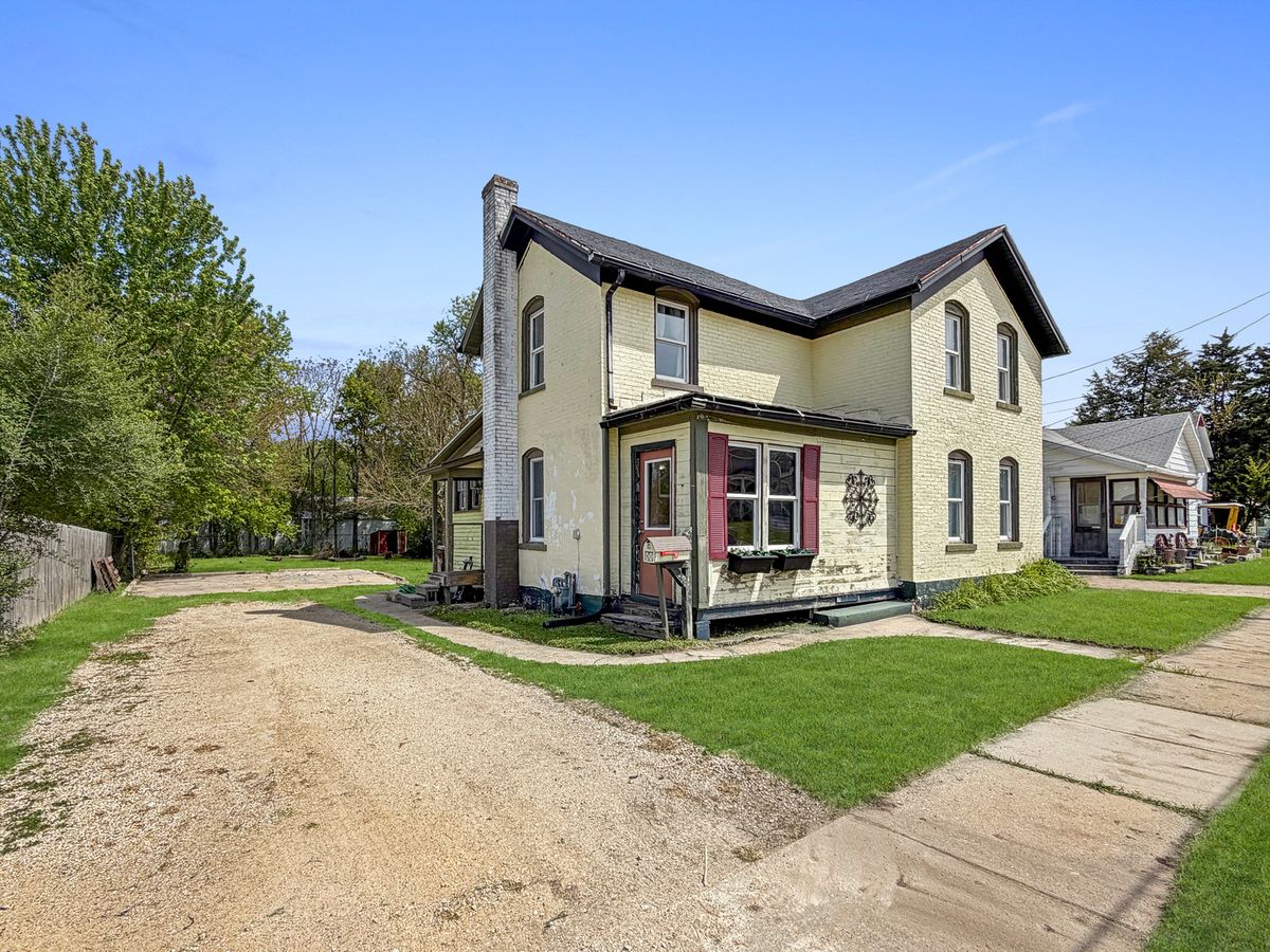 922 E Shawnee Street, Freeport, IL 61032