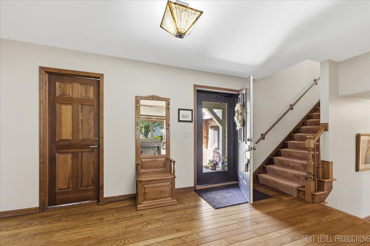 1628 Country Squire Drive, Geneva, IL 60134