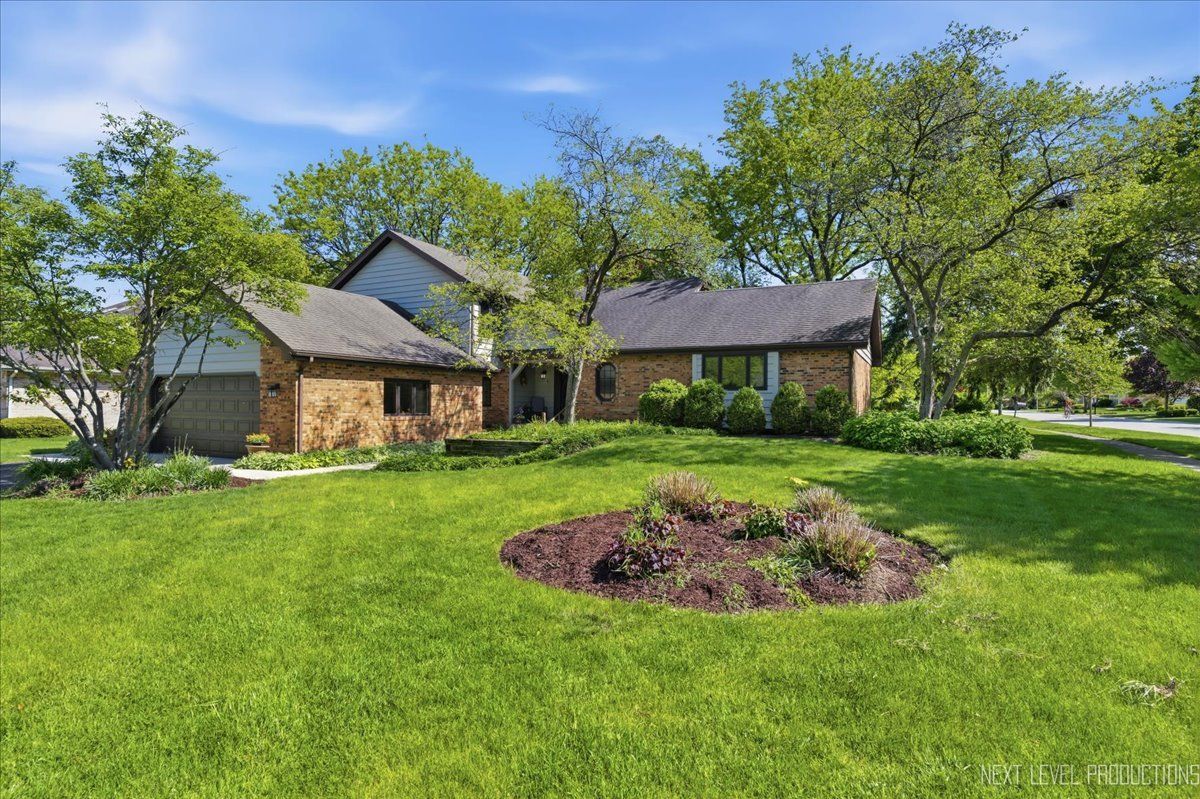 1628 Country Squire Drive, Geneva, IL 60134