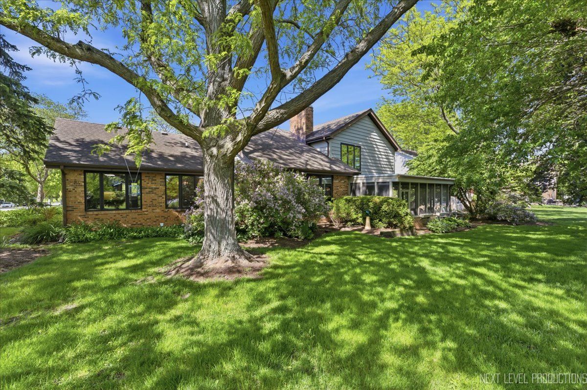 1628 Country Squire Drive, Geneva, IL 60134
