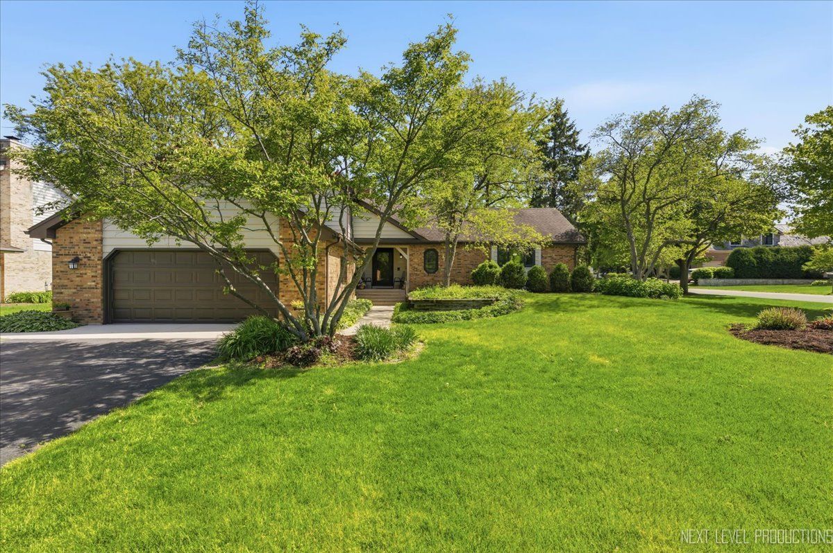 1628 Country Squire Drive, Geneva, IL 60134