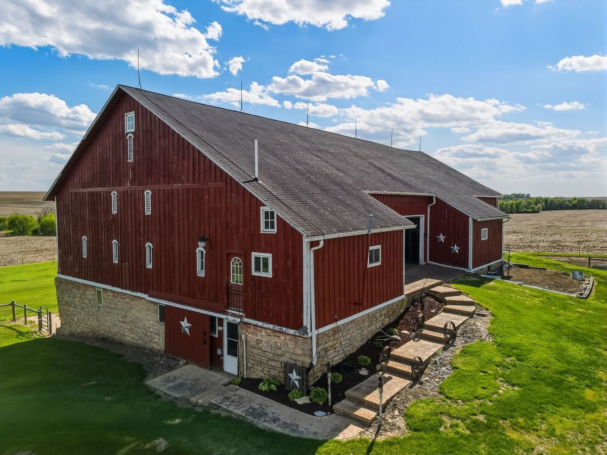 10538 N PECATONICA Road, Leaf River, IL 61047