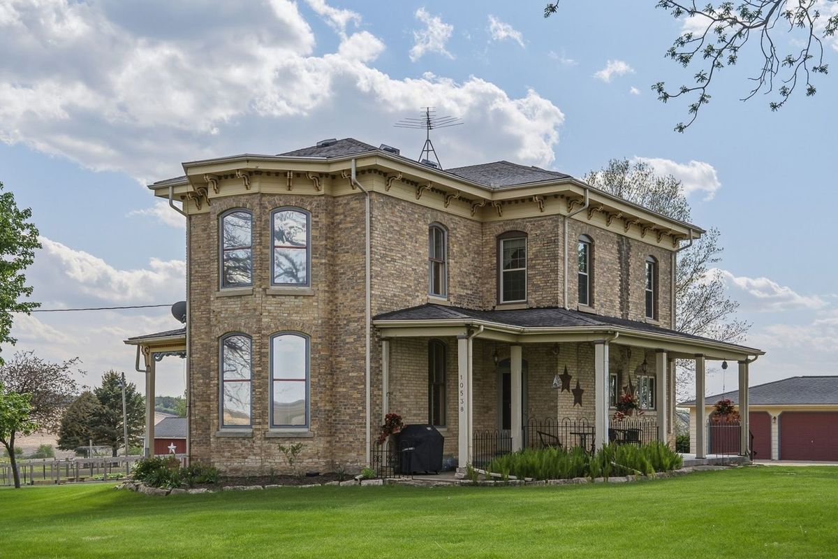 10538 N PECATONICA Road, Leaf River, IL 61047