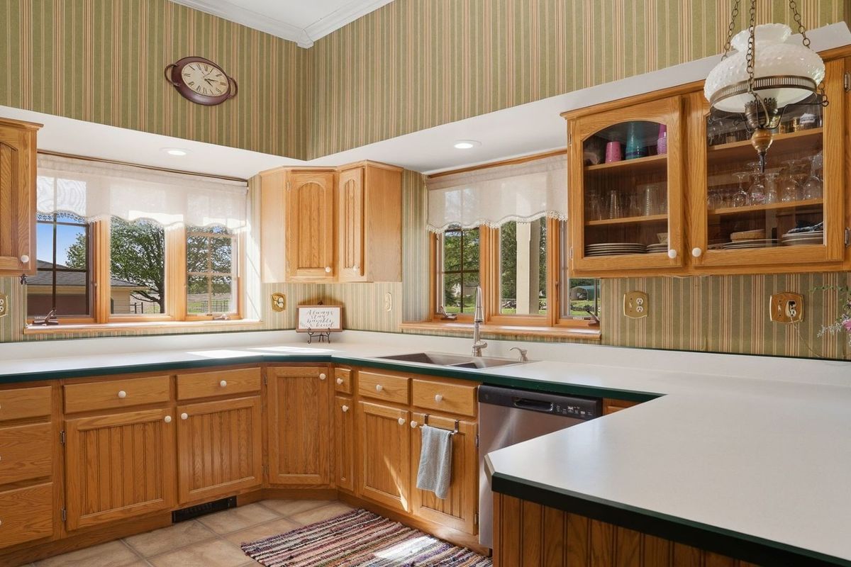 10538 N PECATONICA Road, Leaf River, IL 61047