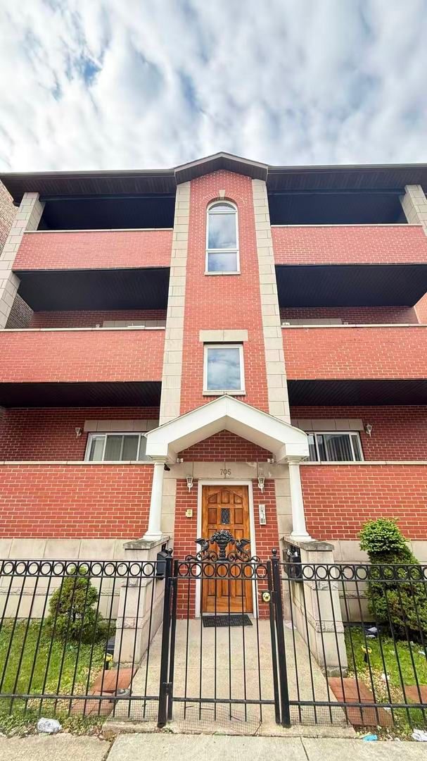 705 31st Street, Chicago, IL 60616