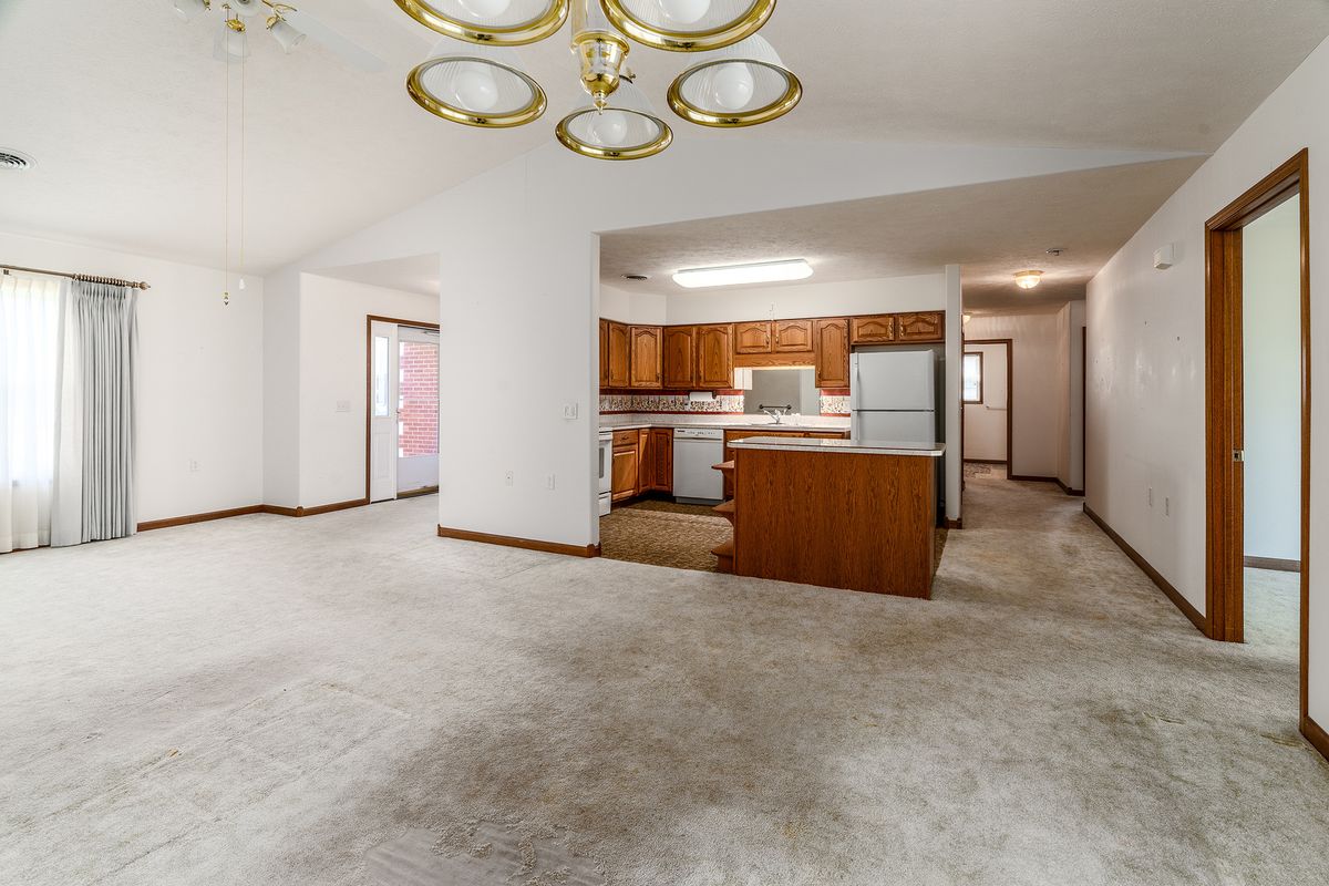 3206 Cherokee Drive, Marion, IL 62959