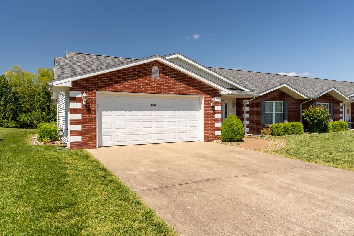 3206 Cherokee Drive, Marion, IL 62959