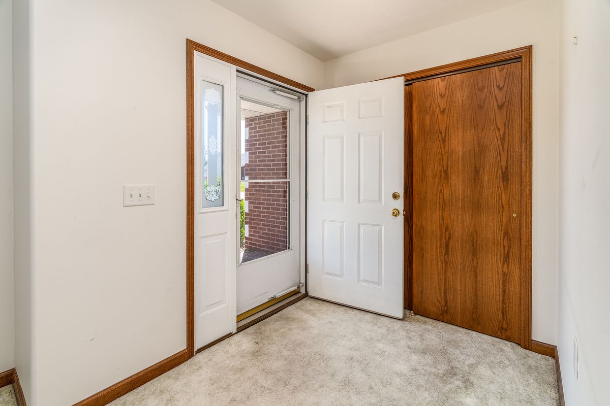 3206 Cherokee Drive, Marion, IL 62959