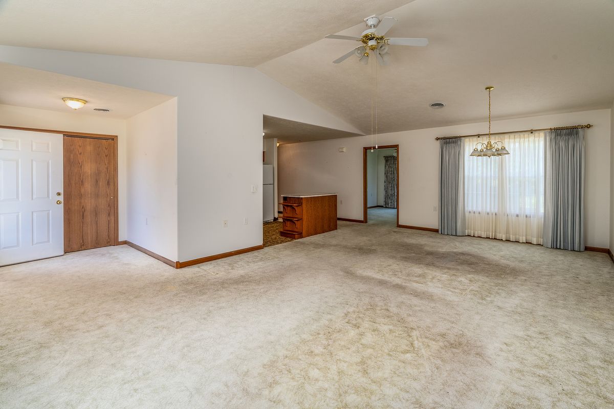 3206 Cherokee Drive, Marion, IL 62959