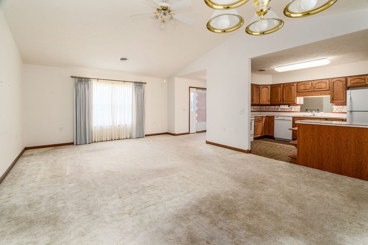 3206 Cherokee Drive, Marion, IL 62959