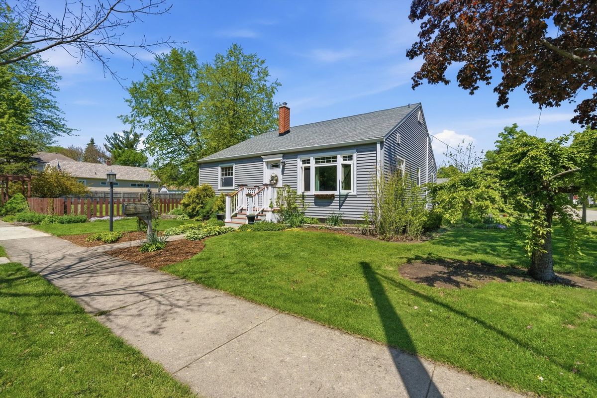 737 Wendall Avenue, West Chicago, IL 60185