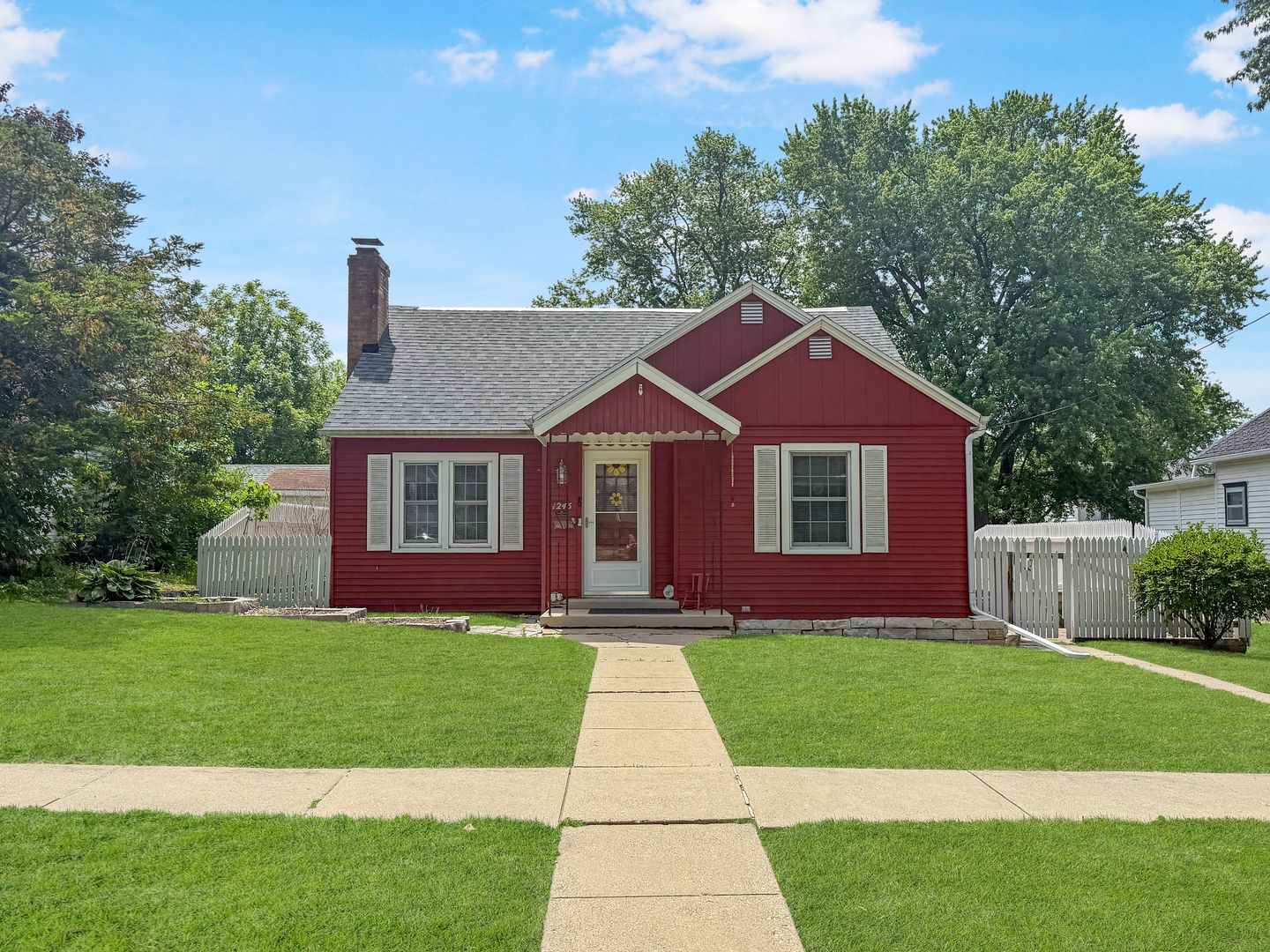 1245 W Harrison Street — Freeport, IL 61032
