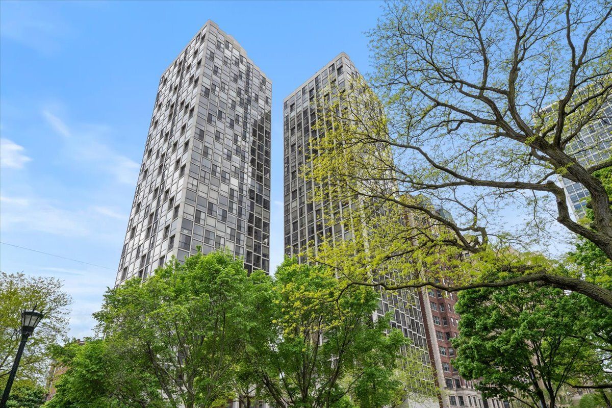 345 FULLERTON Parkway, Chicago, IL 60614