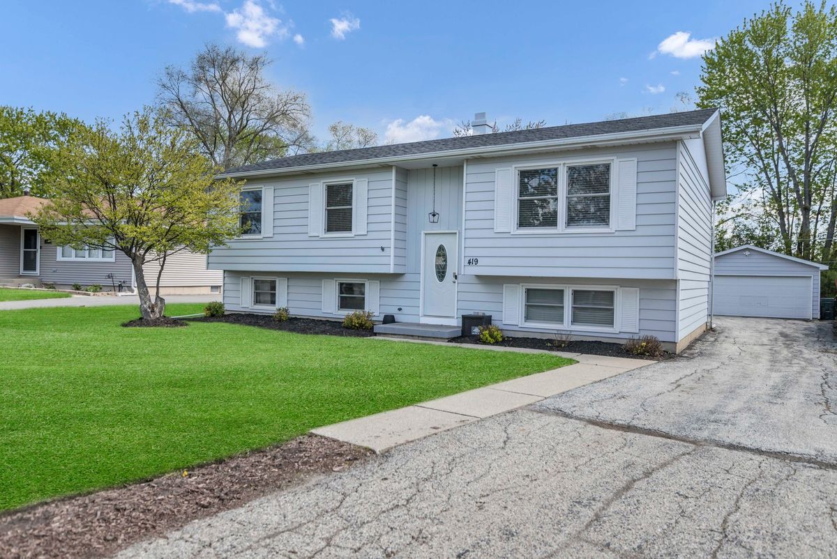 419 DEERPATH Drive, Lindenhurst, IL 60046