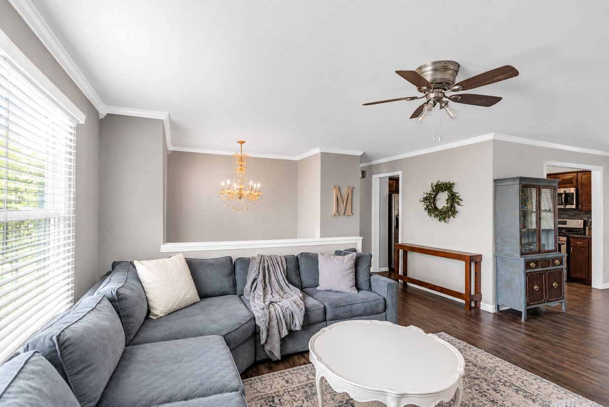 419 DEERPATH Drive, Lindenhurst, IL 60046