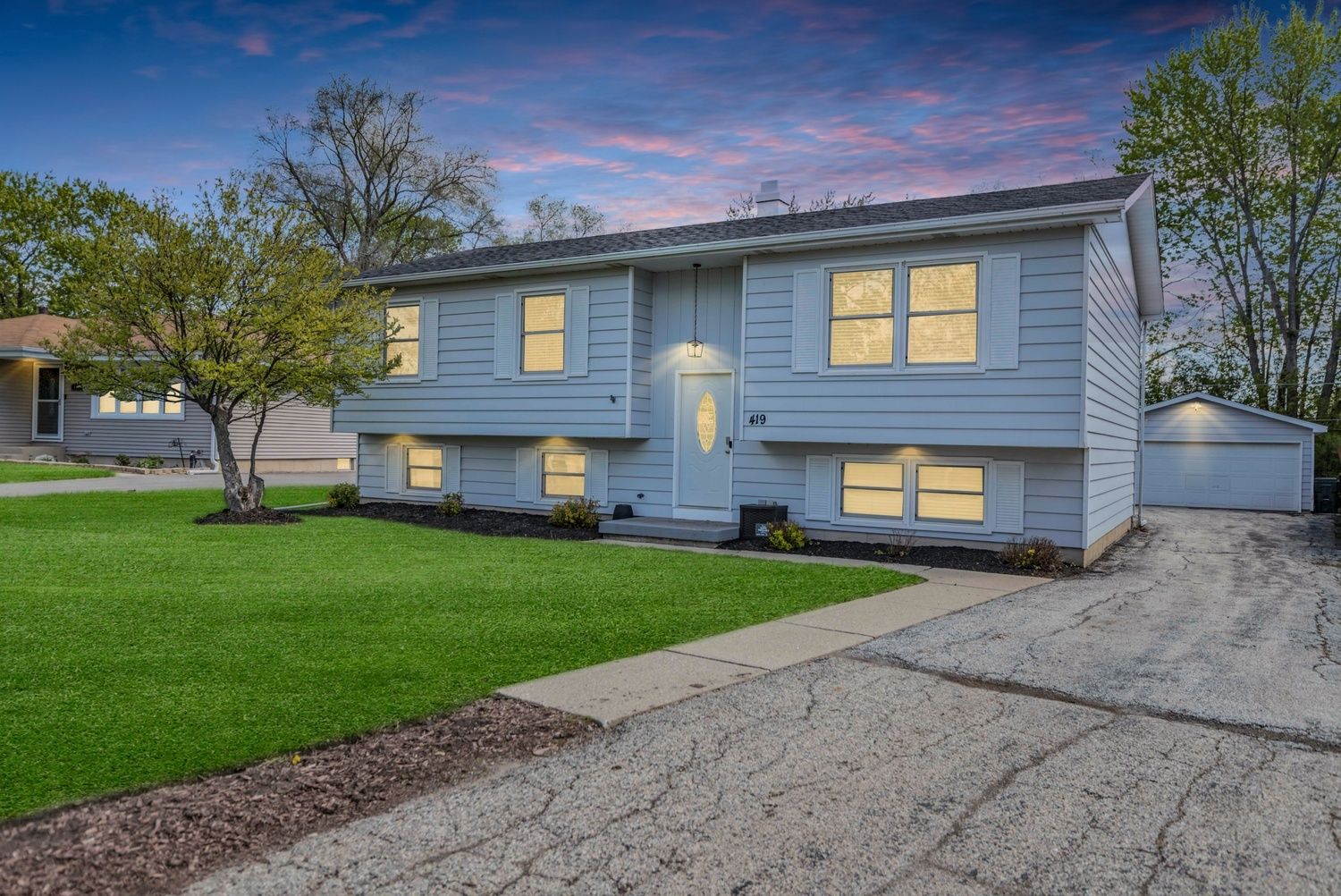 419 DEERPATH Drive — Lindenhurst, IL 60046