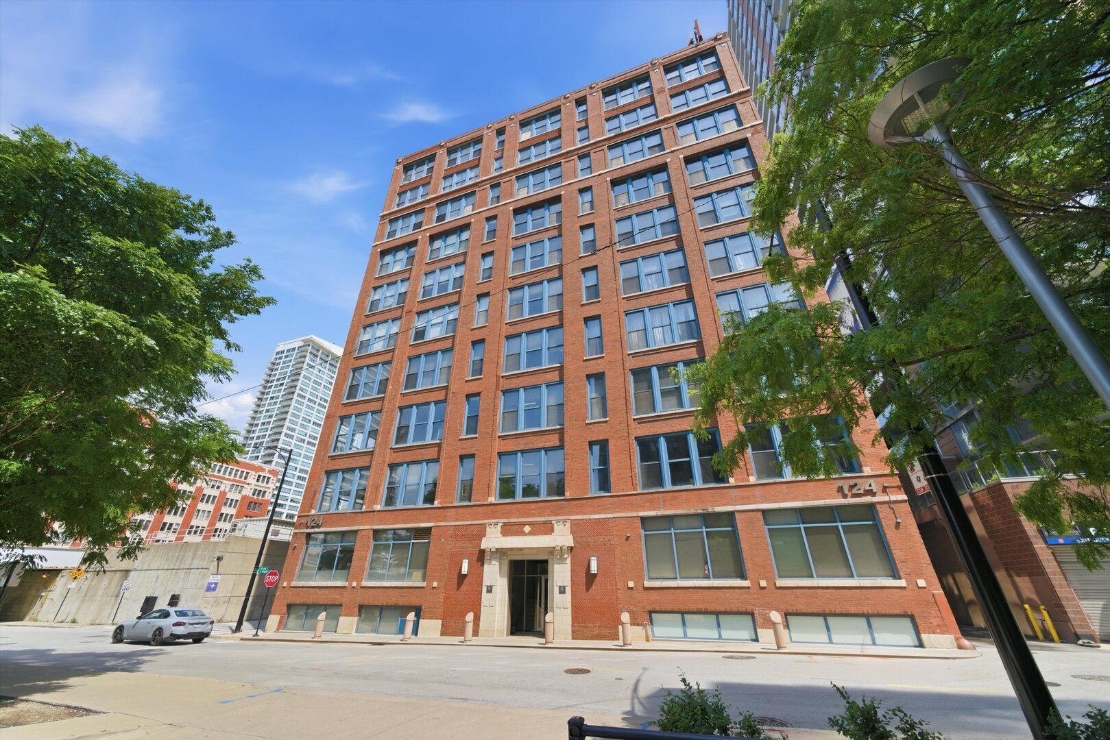 124 W Polk Street #406 — Chicago, IL 60605