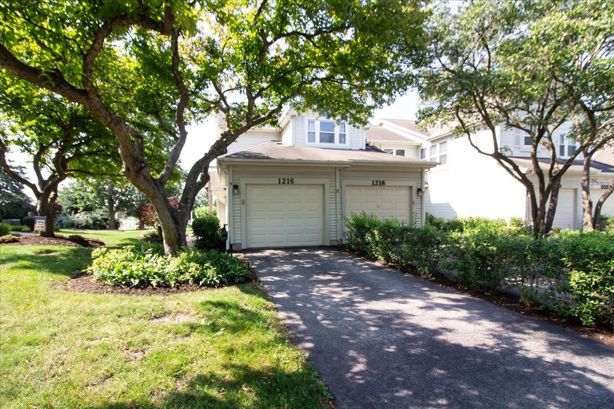 1216 Tennyson Lane, Naperville, IL 60540