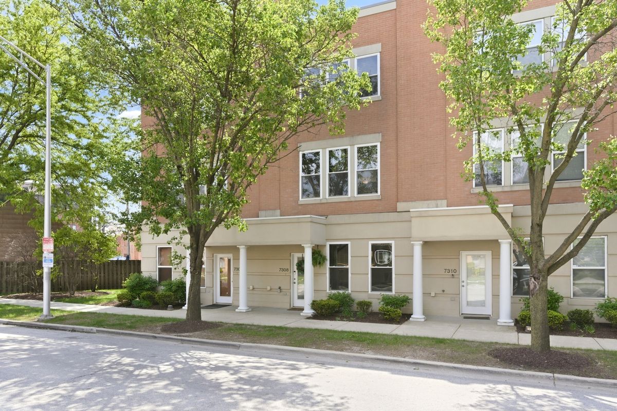 7308 CIRCLE Avenue, Forest Park, IL 60130