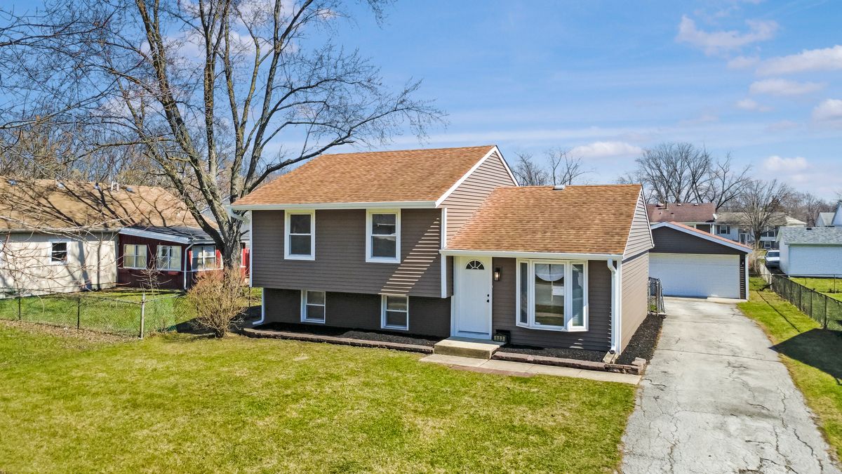 127 N Cedar Lane, Glenwood, IL 60425