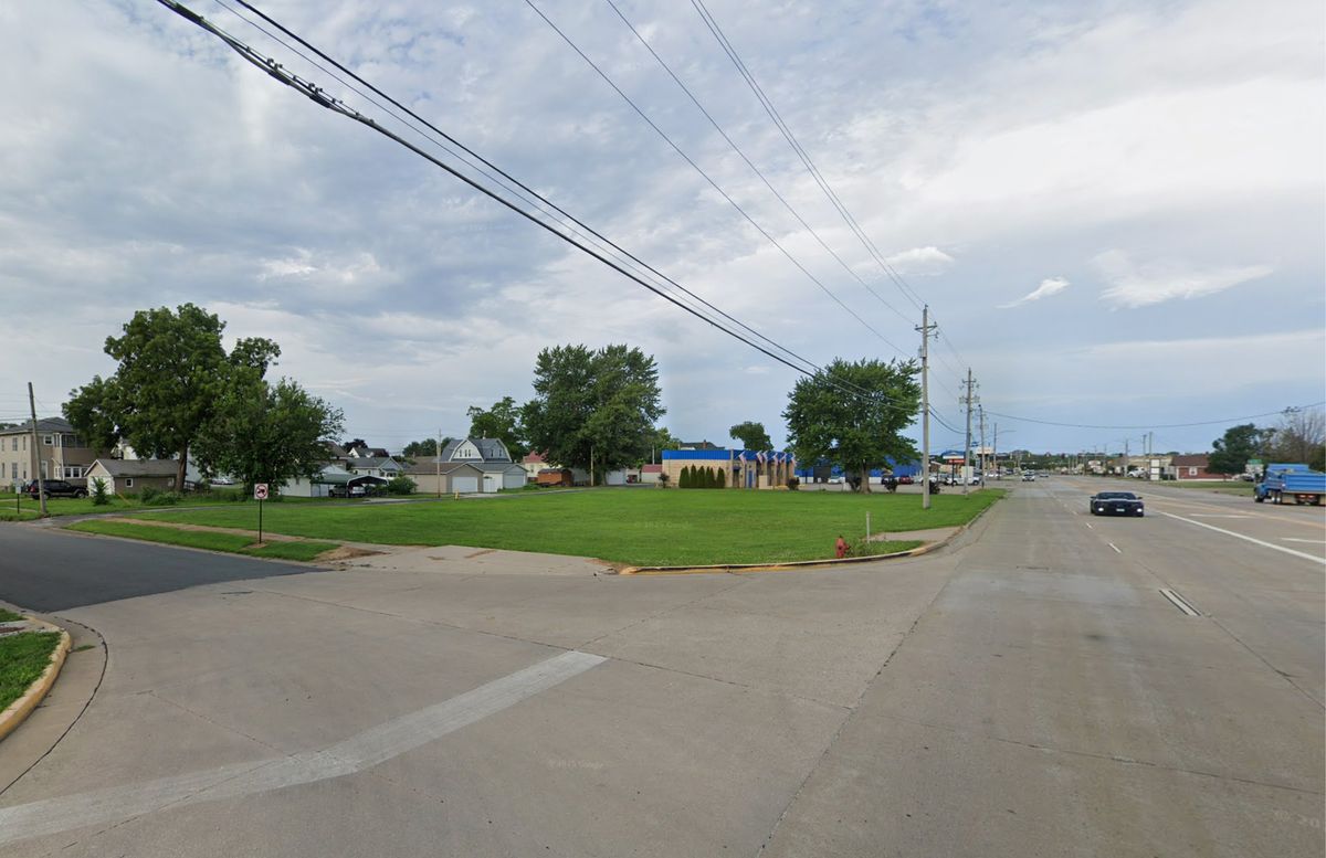 226 E 1st Avenue, Milan, IL 61264