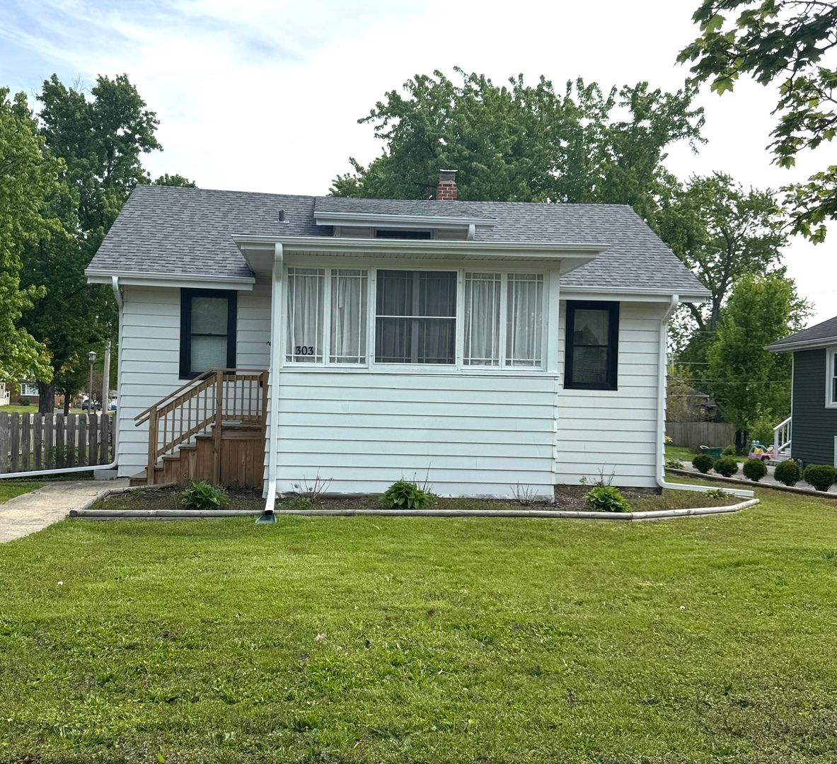 303 Lombard Avenue, Lombard, IL 60148