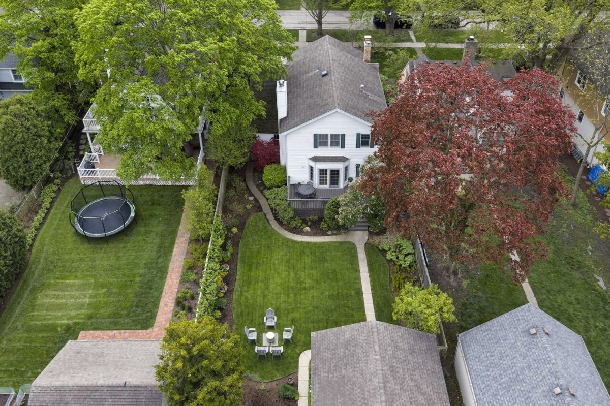 1087 Ash Street, Winnetka, IL 60093