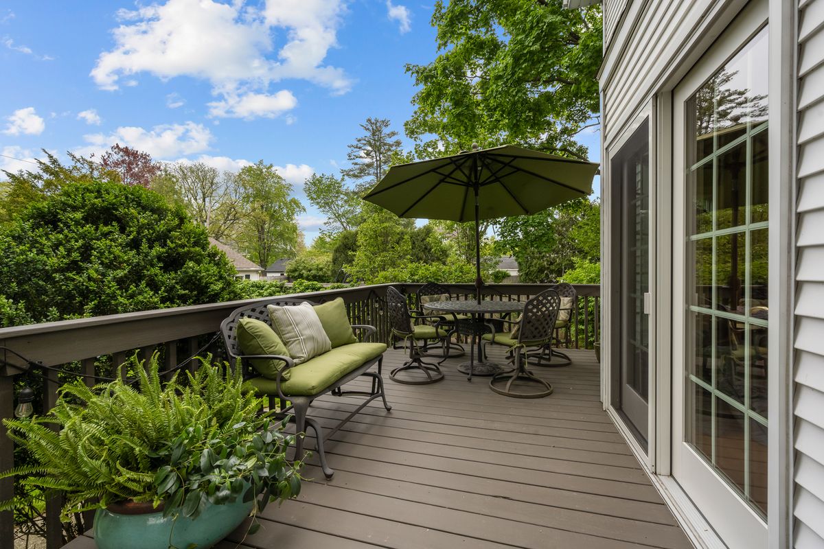 1087 Ash Street, Winnetka, IL 60093