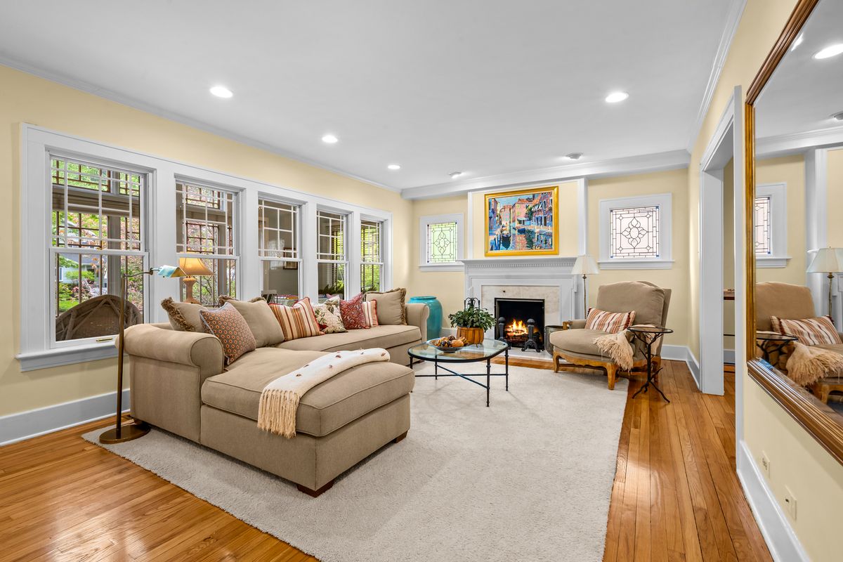 1087 Ash Street, Winnetka, IL 60093