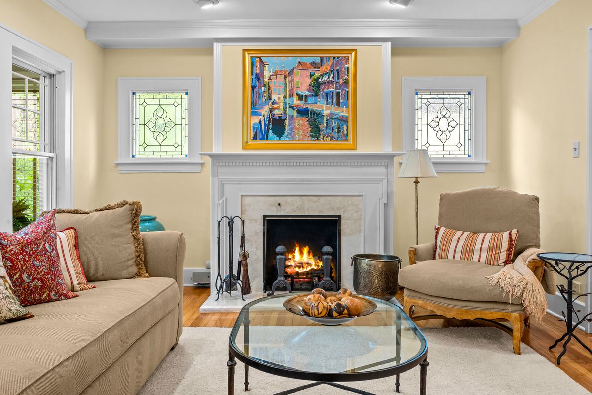 1087 Ash Street, Winnetka, IL 60093
