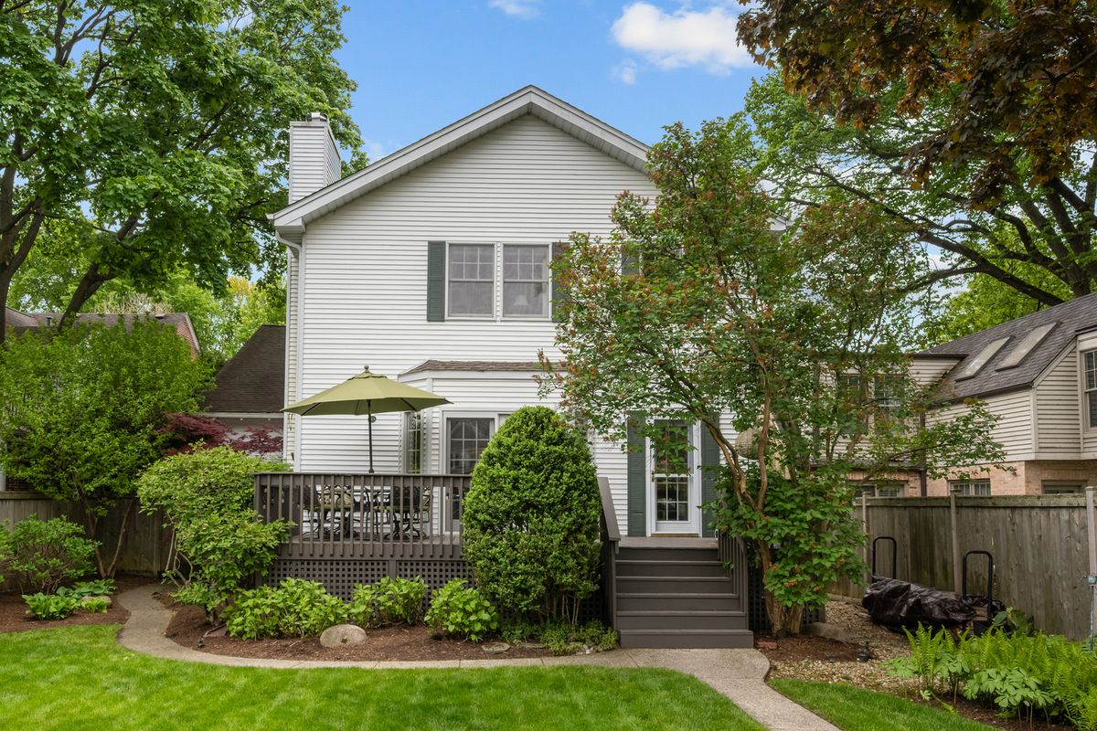 1087 Ash Street, Winnetka, IL 60093