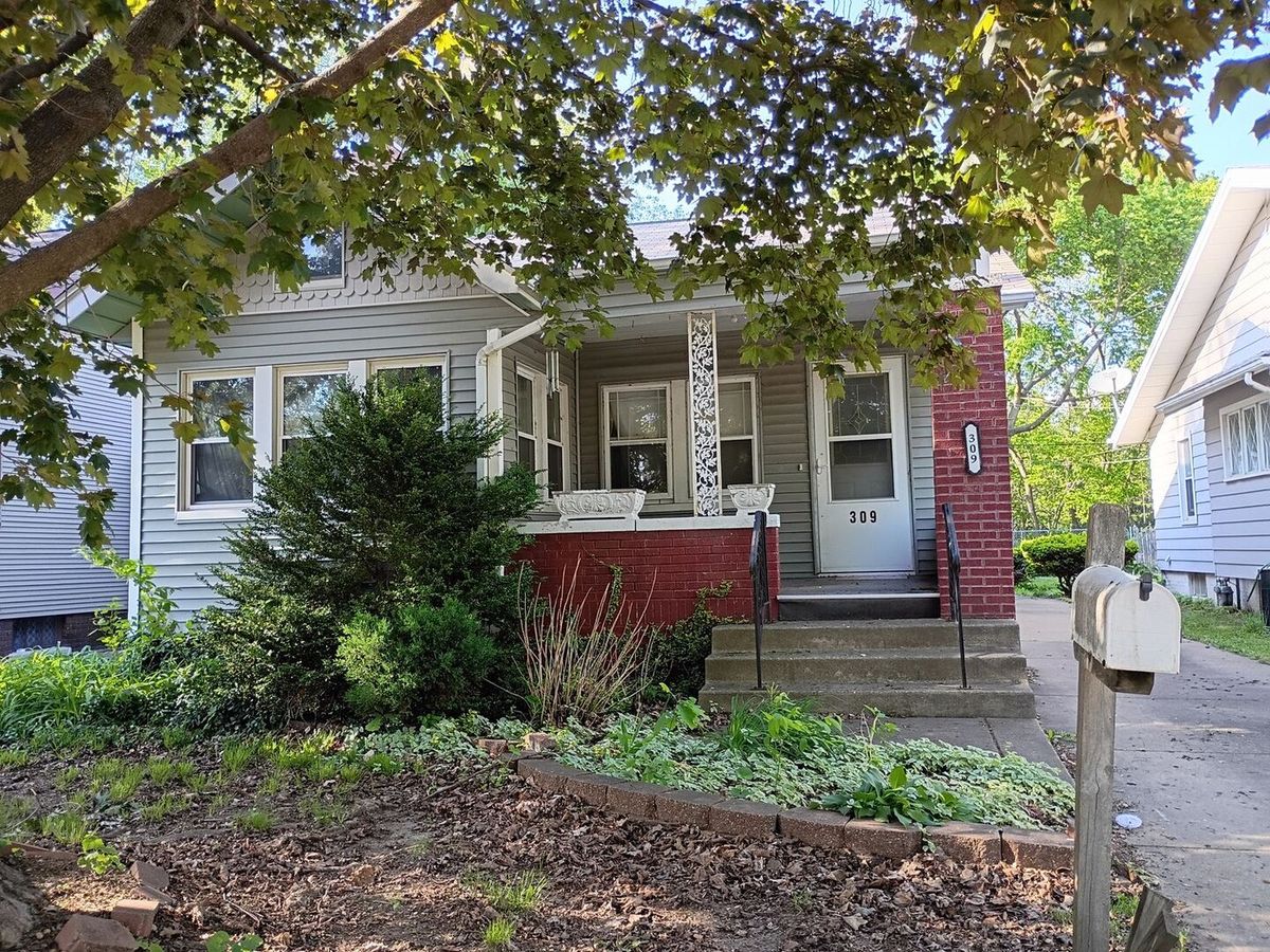 309 Hanssler PI, Peoria, IL 61615