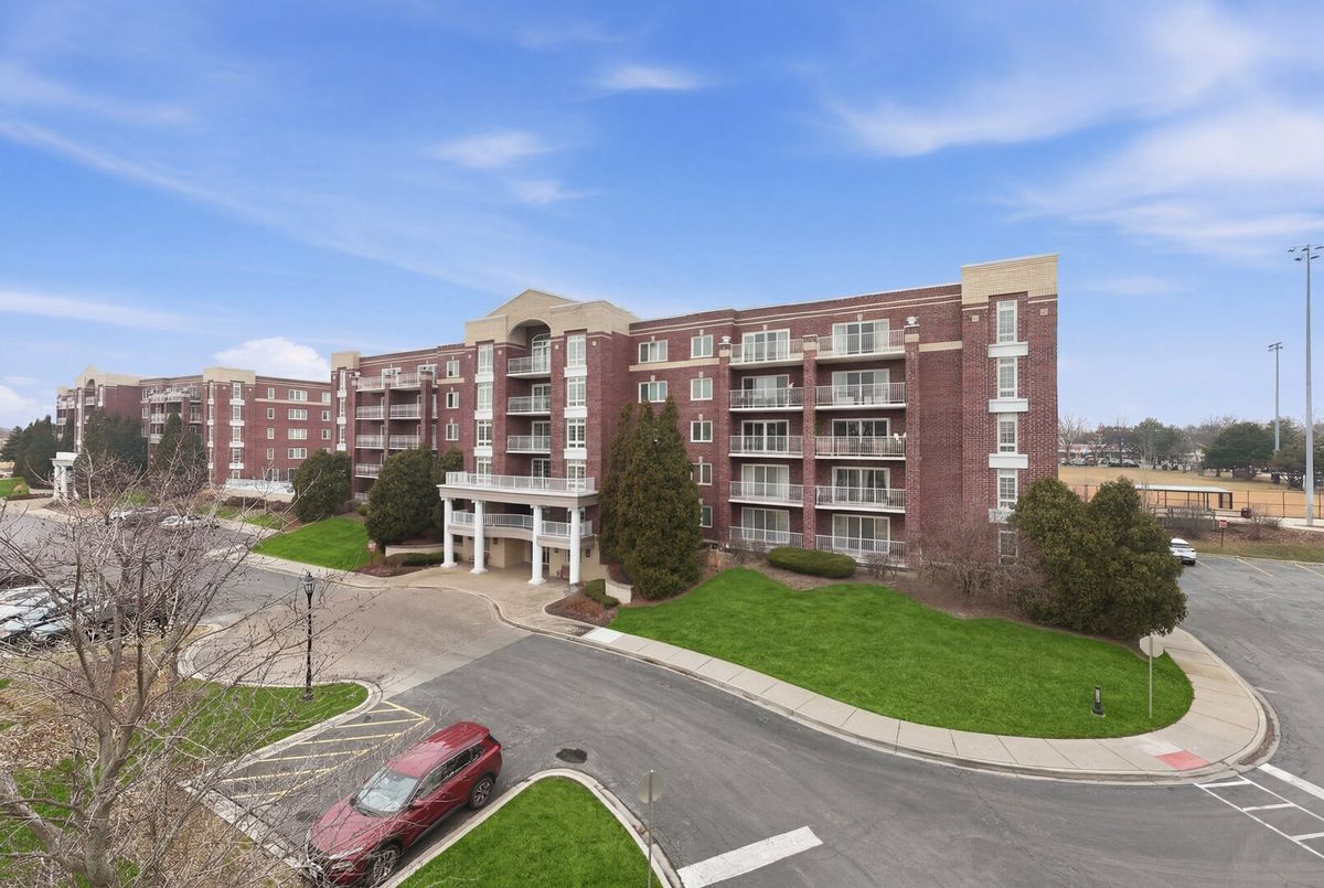 7081 Touhy Avenue, Niles, IL 60714