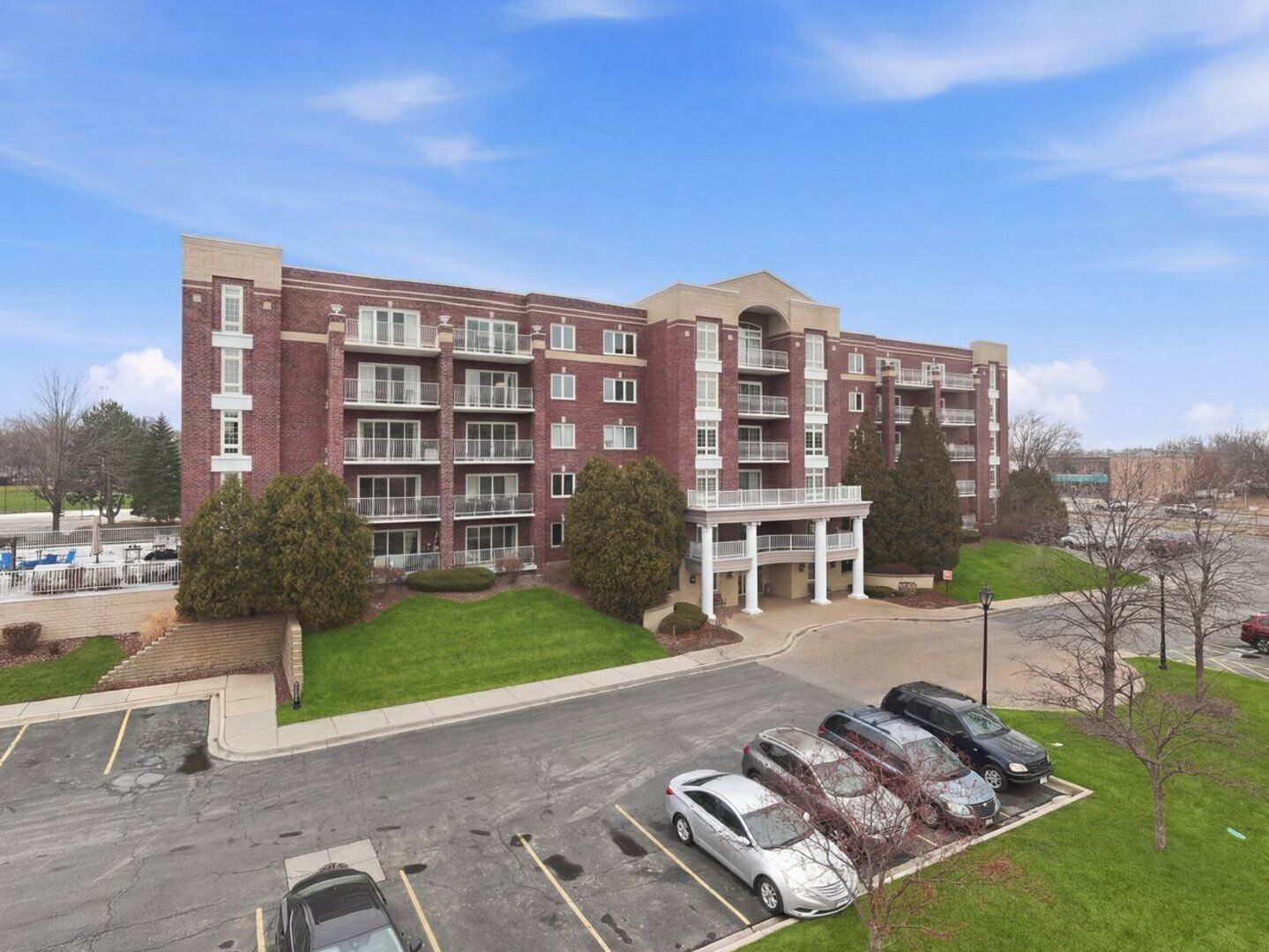 7081 W Touhy Avenue #407 — Niles, IL 60714