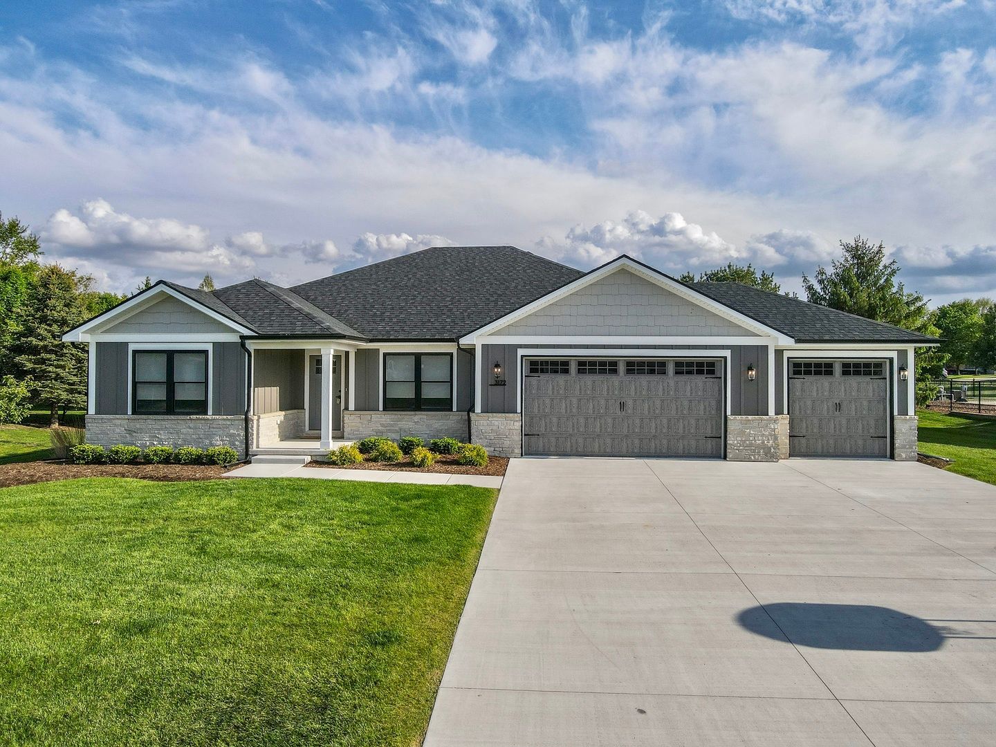 3172 Sun Valley Drive — Kankakee, IL 60901