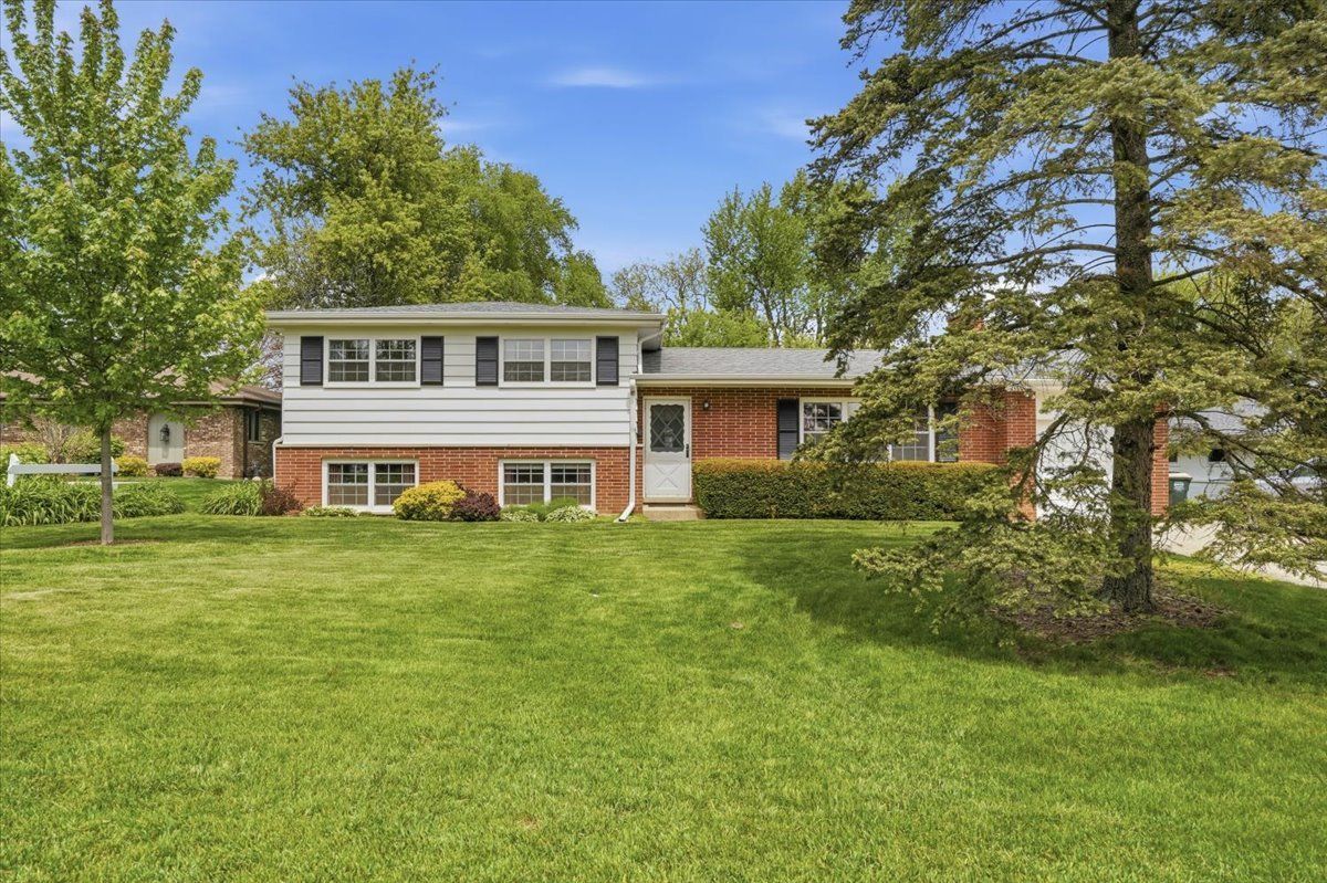 1046 Crane Boulevard — Libertyville, IL 60048