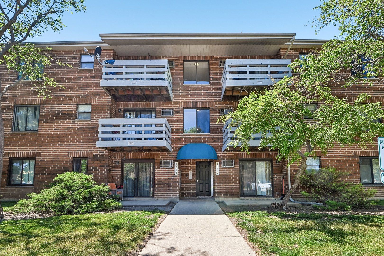1319 N Winslowe Drive #203 — Palatine, IL 60074