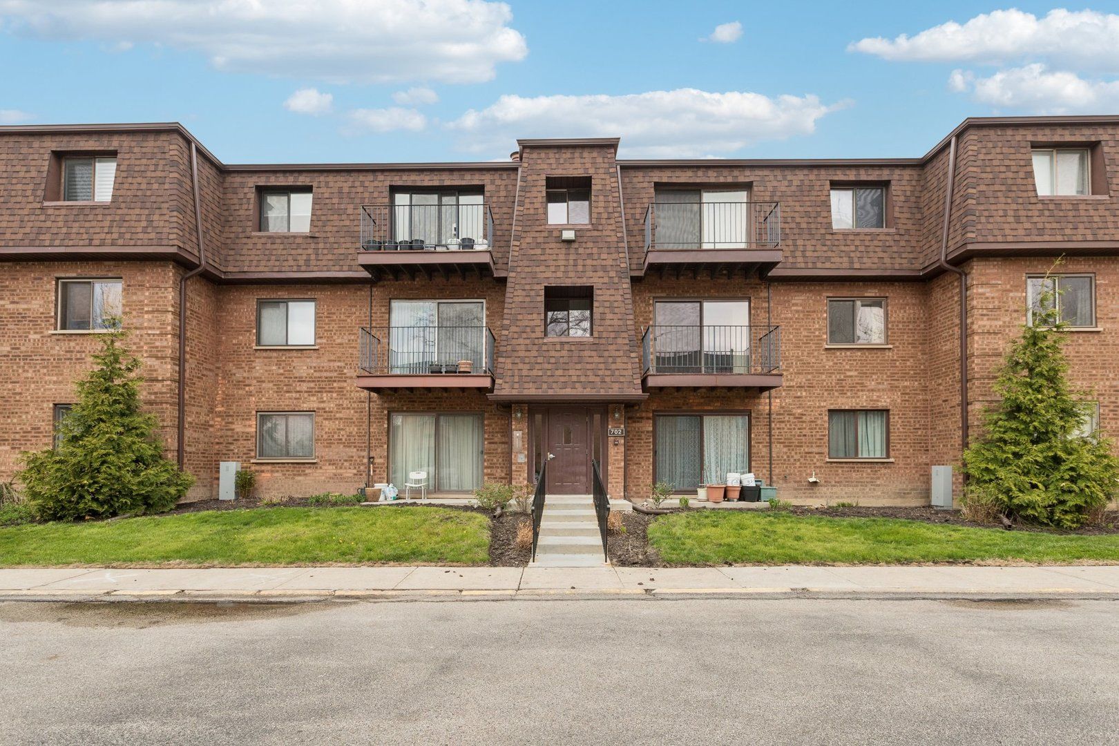 702 Cobblestone Circle #D — Glenview, IL 60025