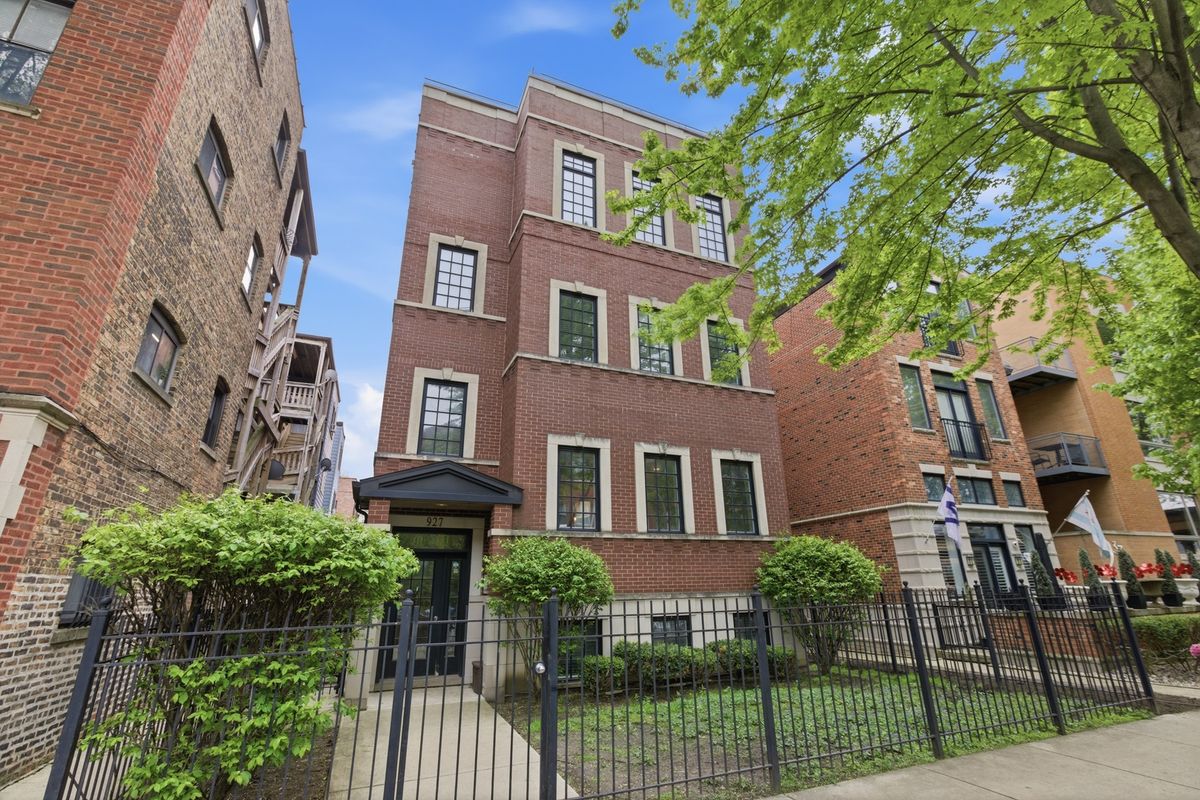 927 George Street, Chicago, IL 60657