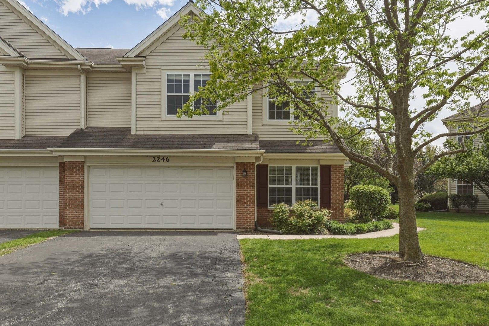 2246 Pembridge Drive — Lake In The Hills, IL 60156