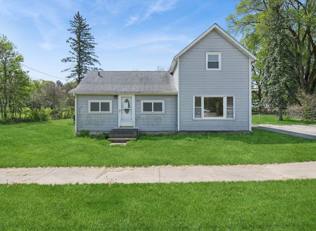 312 W Railroad Street, Kingston, IL 60145