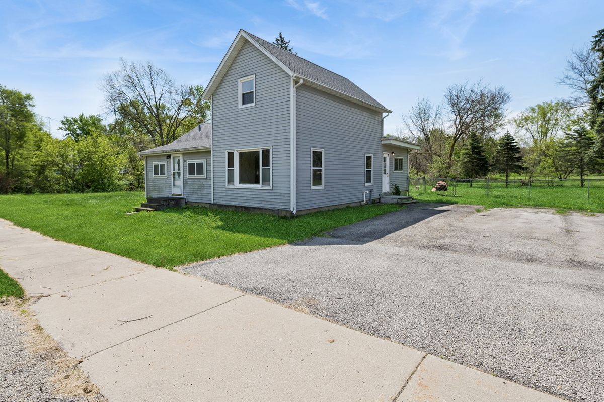 312 W Railroad Street, Kingston, IL 60145